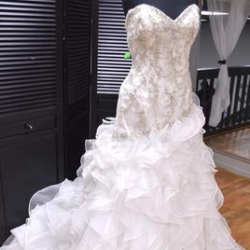 Alfred angelo ivory organza ruffle wedding dress size 12